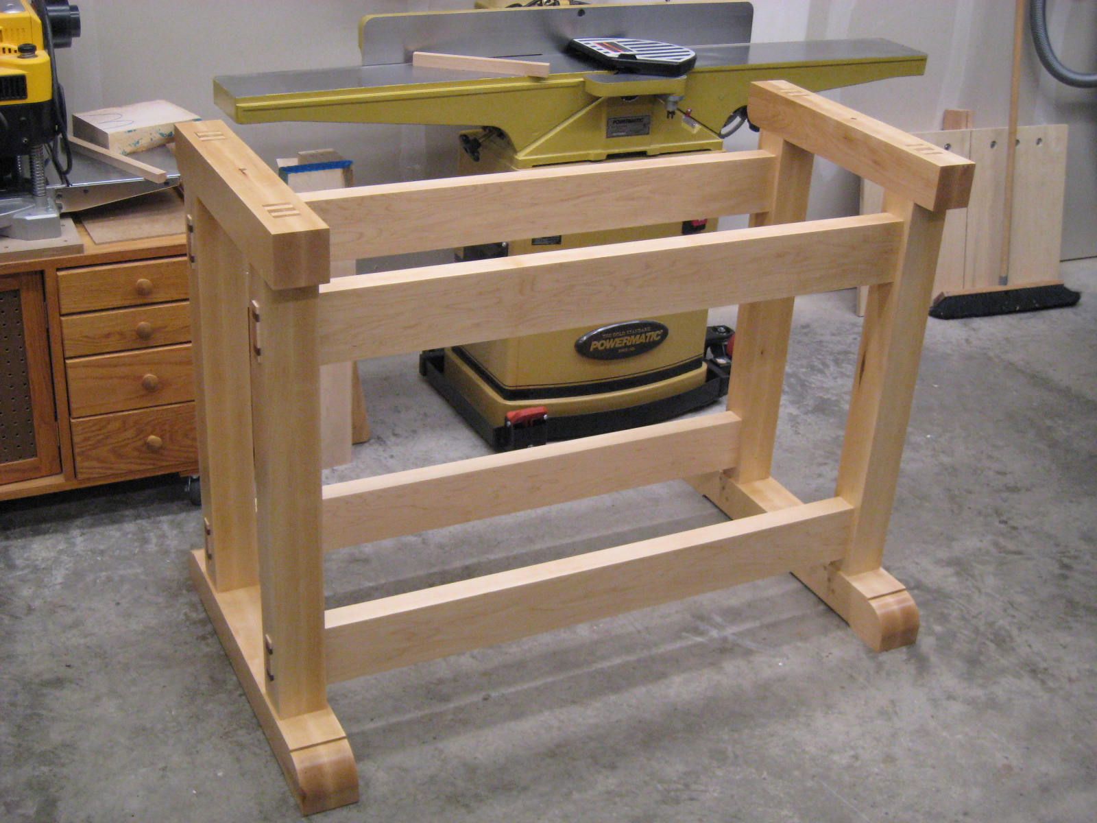 Essential Workbench - FineWoodworking