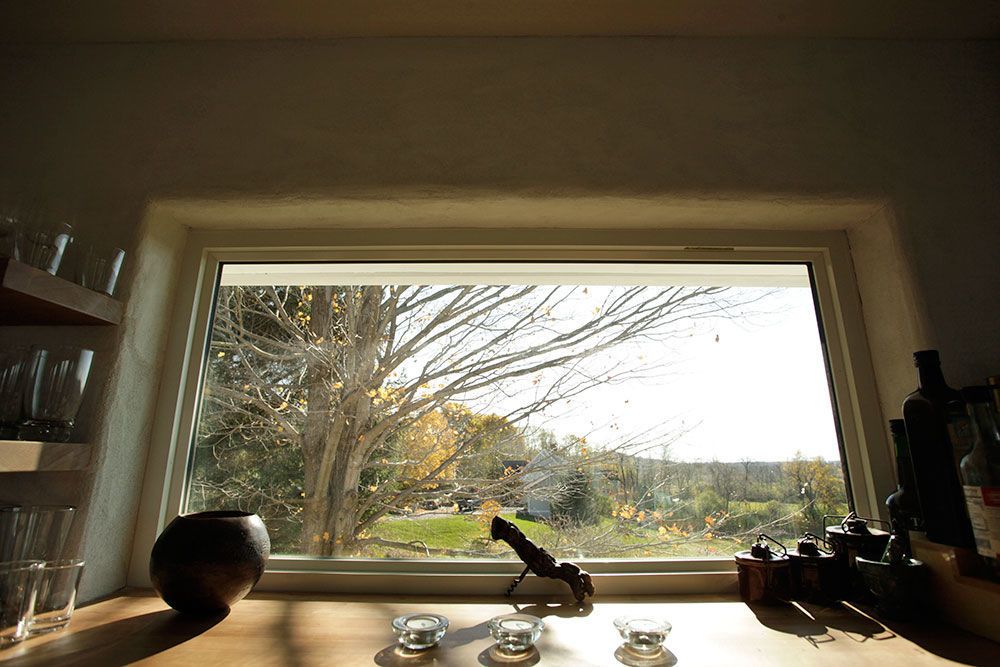 Soft edges. The window returns and other outside corners are eased by hand-troweling, leaving the plasterer’s hand in the radii of the curves.