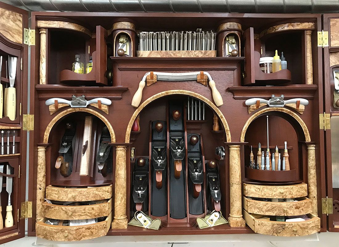 Middle close up of tool chest