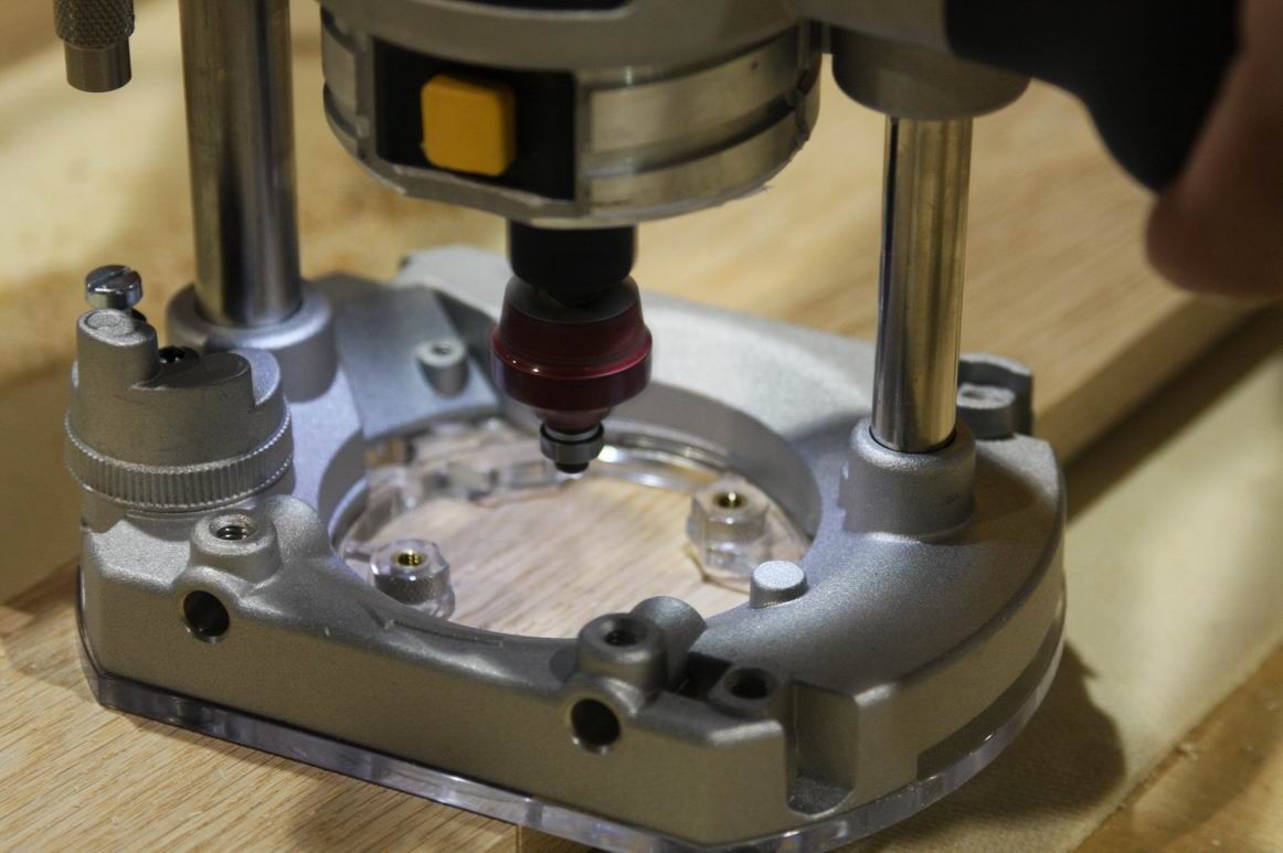 IWF Alert: DeWalt's little router is a show-stopper - FineWoodworking