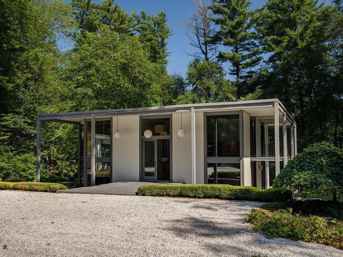 DeSilver House_Photo Credit Michael Biondo The 2048-sq.-ft. Harison DeSilver and John Black Lee DeSilver House (1961) in New Canaan, Conn., is notable for its construction; the 6-in. by 6-in. modular prefab features solid and glass wall panels, and is accessed by a floating wood bridge. A deep overhang shelters all four sides, and the roof is supported on thin piers, which anchor the structure to the site without interrupting sightlines. Photo by Michael Biondo.