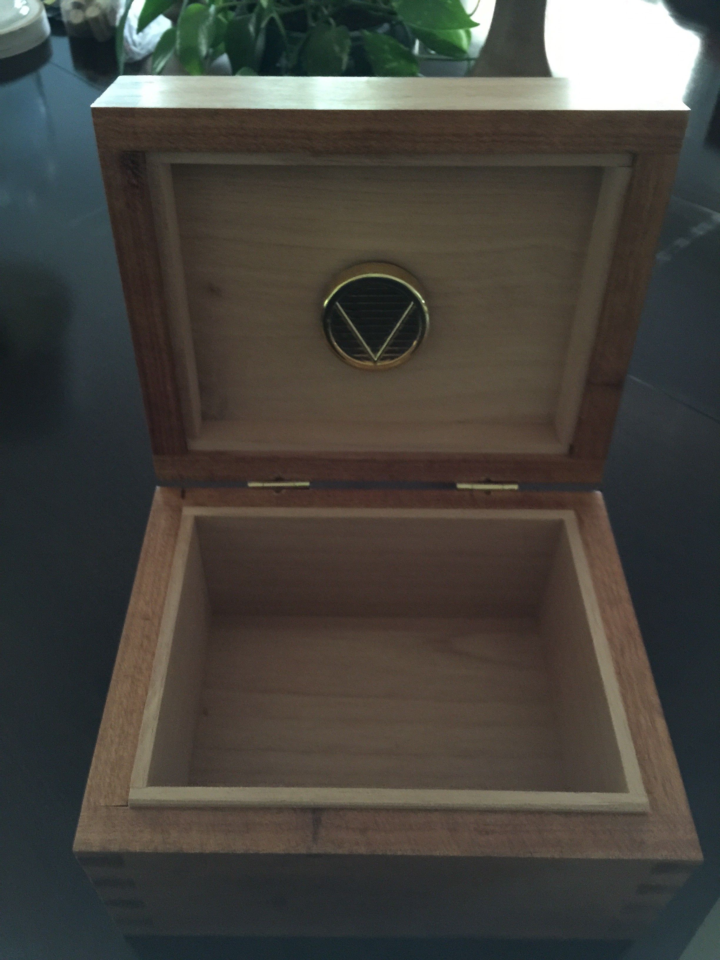 Mahogany & walnut humidor - FineWoodworking
