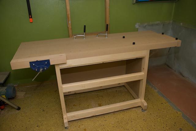 Expandable workbench - FineWoodworking