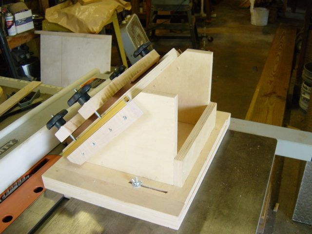 Corner Spine Jig - FineWoodworking