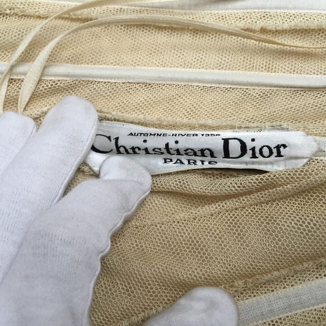 An Inside Look at Vintage Dior Strapless Gowns from the 1950s - Threads