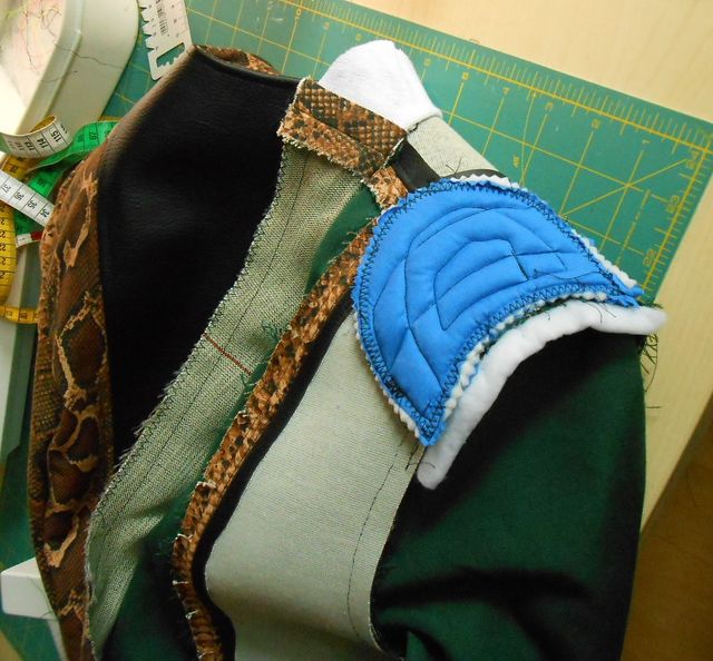 Stylish Jacket with embroidered dragon - Threads