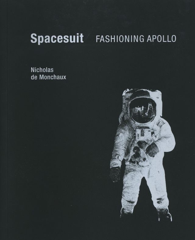 : Fashioning Spacesuit Apollo 洋書