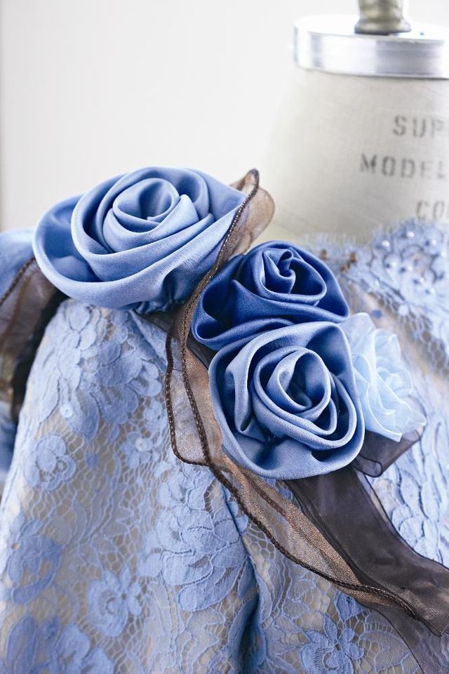 Sew Fabric Flower Corsages as Detachable Embellishments for Garments