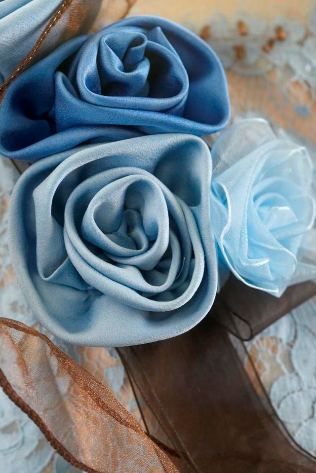 How to make ribbon roses - How to sew - Sew Magazine