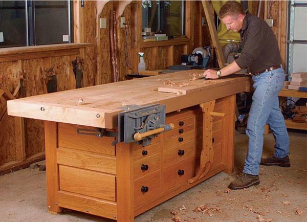 A Short History of Workbenches - FineWoodworking