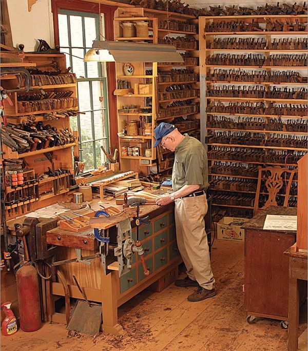 A Short History of Workbenches - FineWoodworking