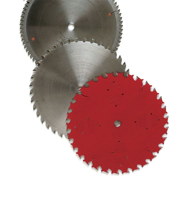 Circular saw deals blade guide