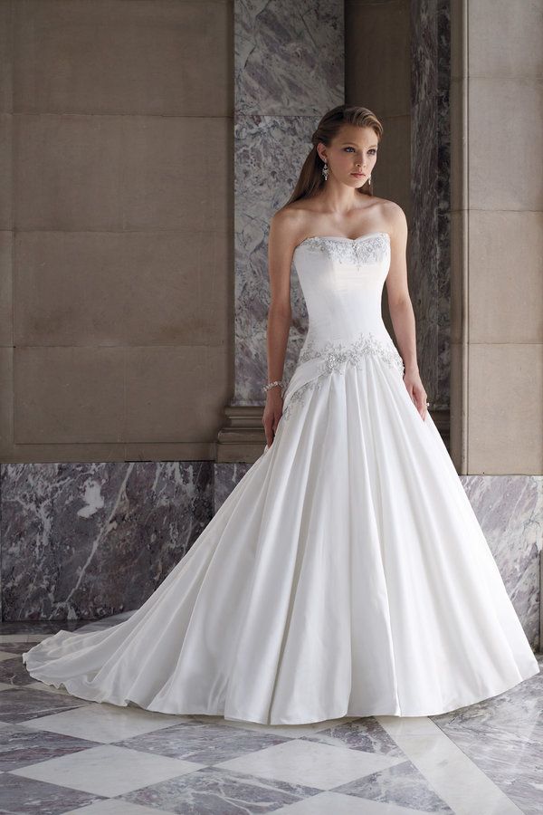 How to choose the neckline flattering your wedding dress? - Threads