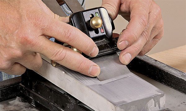 Chisel Sharpening with the Norton Water Stone Kit 