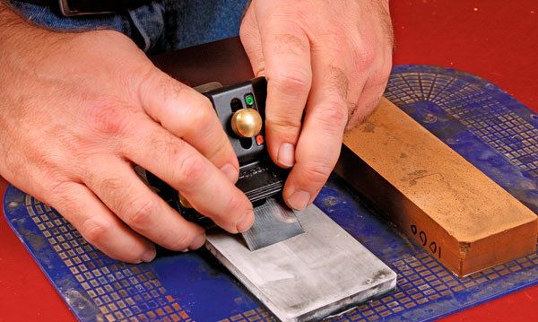 How to Use a Honing Guide - FineWoodworking