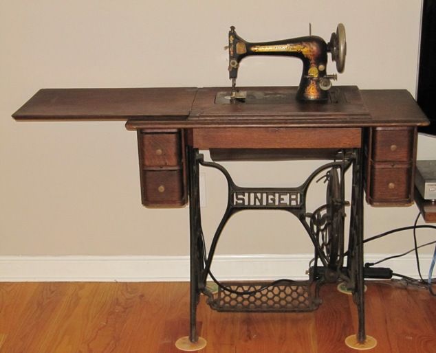 Beautiful Vintage Antique Pfaff Sewing Machine in Working Order 