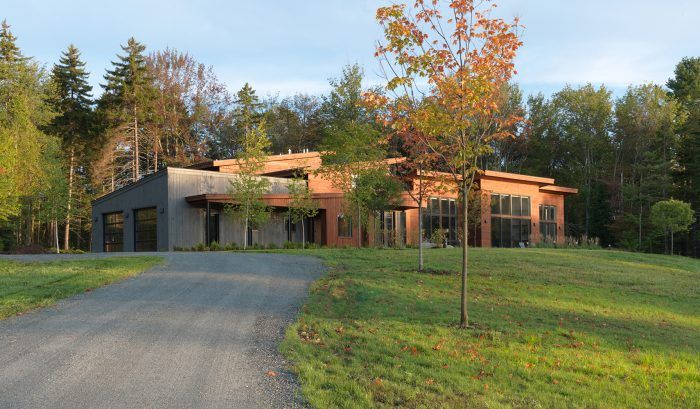 Scharf Modern Mountain Home Blends Seamlessly with the Outdoors