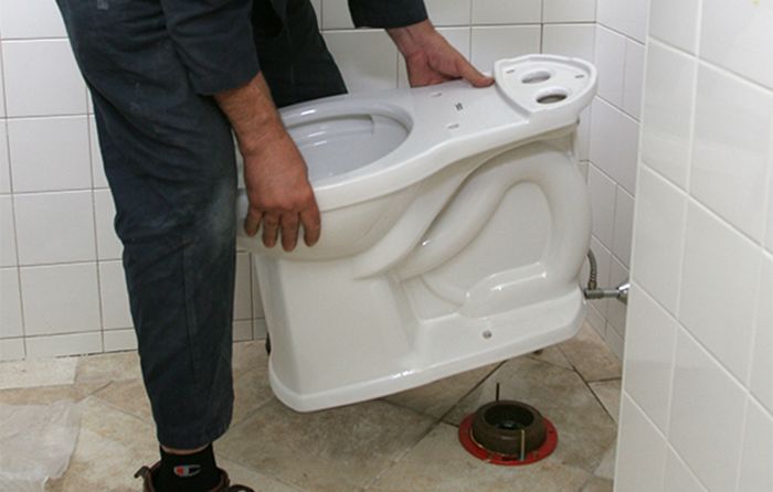 Setting a clearance toilet