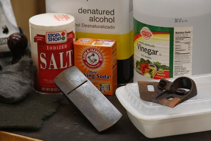 How do I remove these rust stains from a quartz countertop? Tried baking  soda, vinegar, and method all purpose cleaner. : r/howto