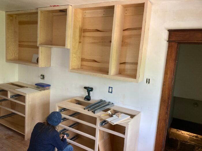 Why I fit kitchen cabinet doors and drawers on site - FineWoodworking