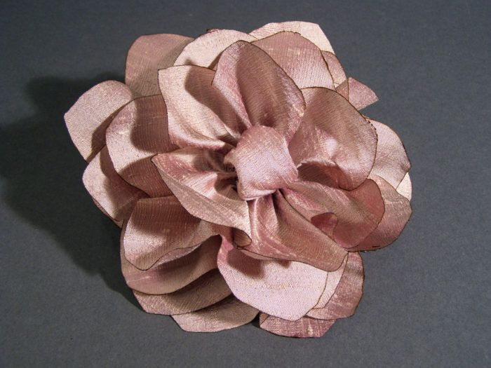 How to make ribbon roses - How to sew - Sew Magazine