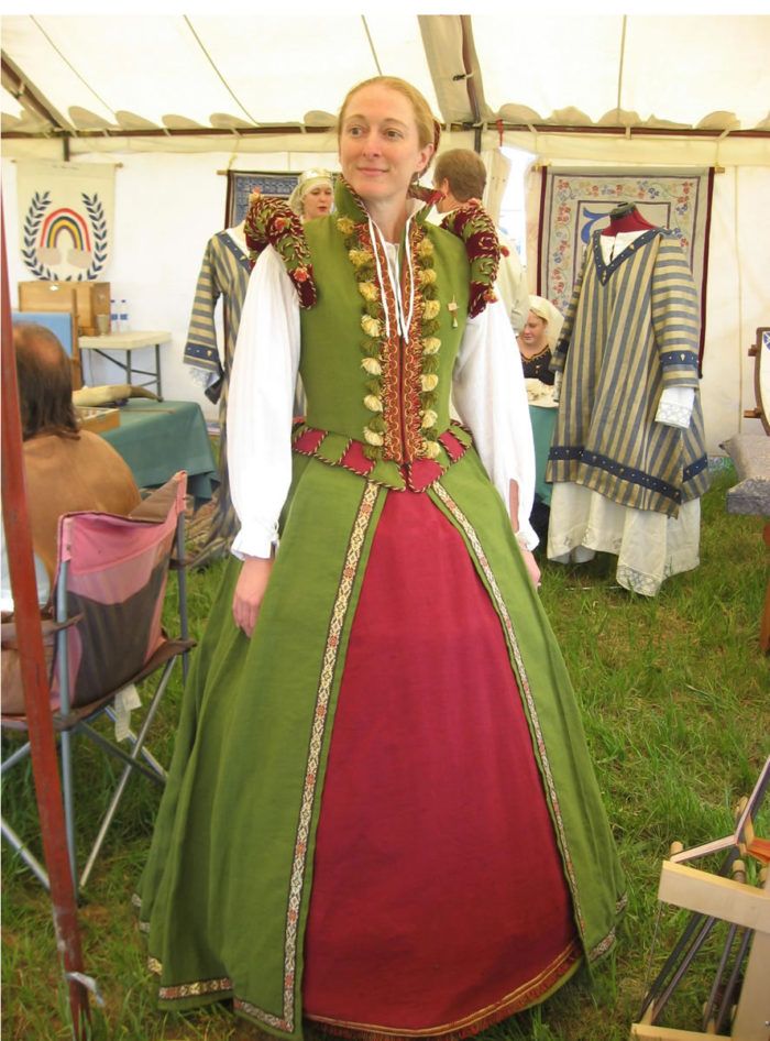 green tudor dress Vintage Retro Style Green And Gold Tudor Style Dress Festival Garden P –  Fumbalinas main image 1