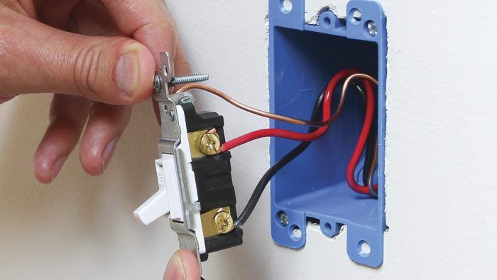 How to Wire Two Light Switches With One Power Supply