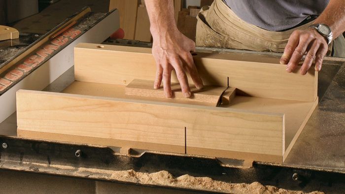 Build a Simple Crosscut Sled for the Table Saw FineWoodworking