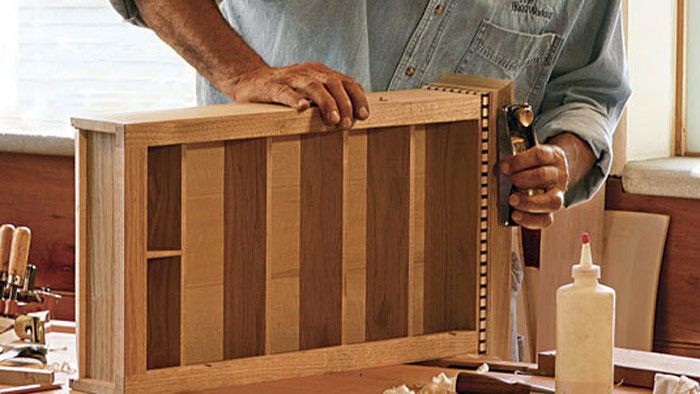 How to build an artful easel - FineWoodworking