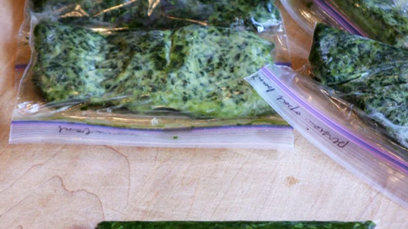 How to Freeze Herbs