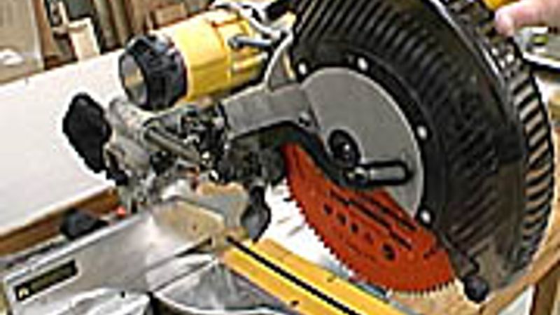 Video Tool Review: DeWalt DW718 12-in Sliding Compound-Miter Saw - Fine ...