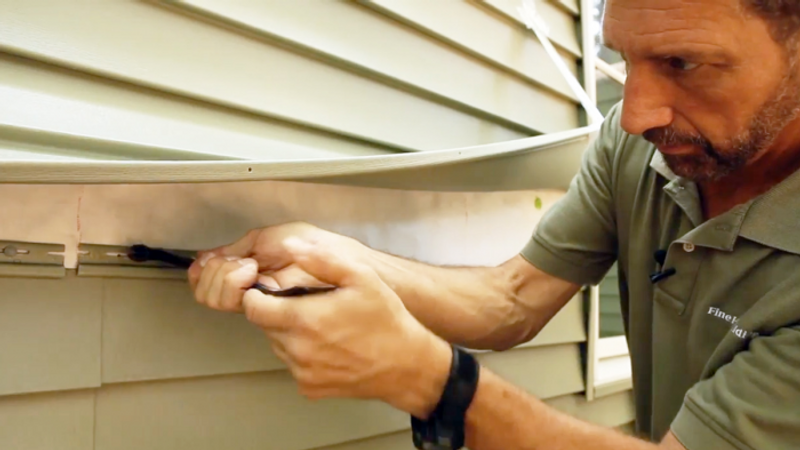 The Complete Guide to Repairing Vinyl Siding