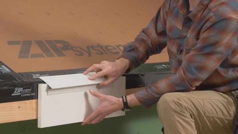 Installing ZIP System Sheathing: Taping Seams and Corners - Fine
