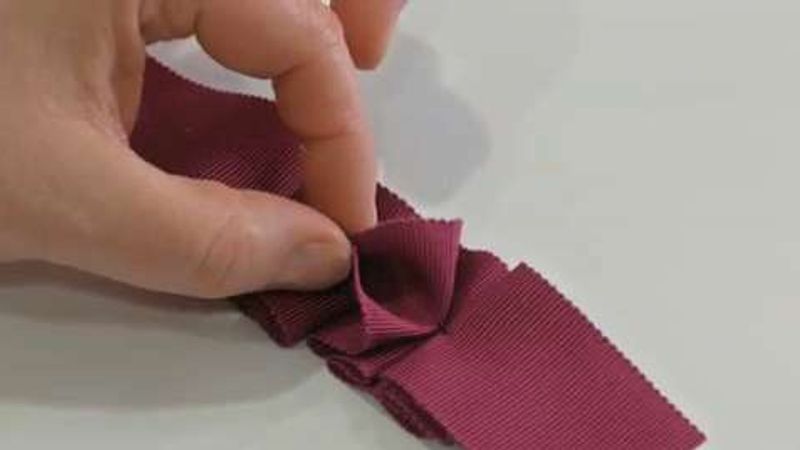 How to Make Pleated Trim from Petersham - Threads